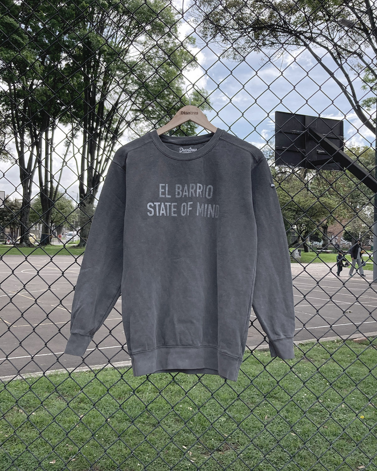 CREWNECK EL BARRIO
